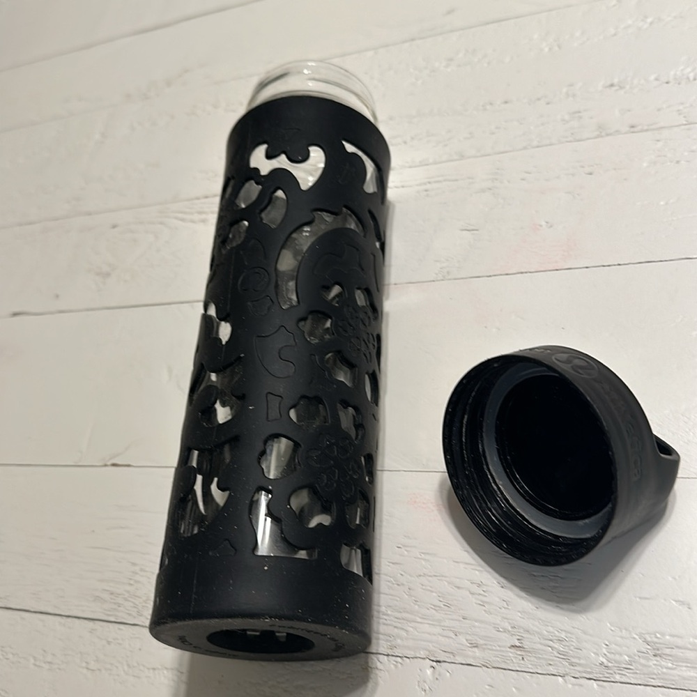 Lululemon black daisy water bottle Y2K 2012 Lululemon Pure Balance Water Bottle - Picture 8 of 9
